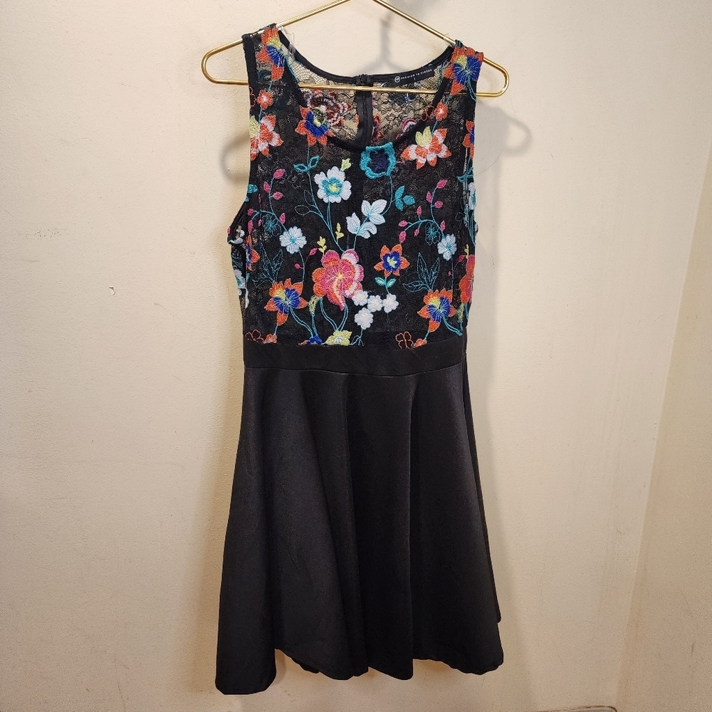 Fashion to Figure Black Sleeveless  A-Line Dress Floral Black Dress Plus Size 1